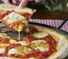 PIZZA NAPOLITANA receta casera: simples ingredientes para las más CRUJIENTE