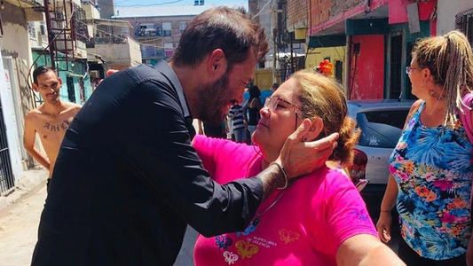 Marcelo Tinelli y Guillermina Valdés visitaron la villa 1.11.14