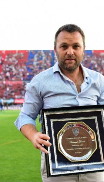Asaltan la casa del ex futbolista Bernardo Romeo en un country de La Plata y maniatan a su familia