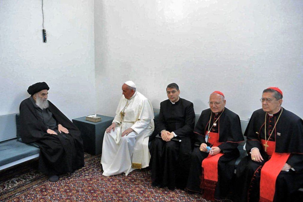 El papa Francisco durante una reunión histórica en Irak. (Foto: AFP)