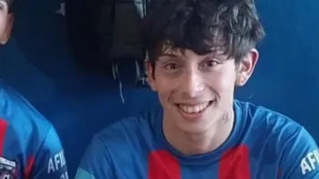 El futbolista chileno jugaba en Comodoro Fútbol Club de Chubut y había regresado a Chile para reencontrarse con su familia. El futbolista chileno jugaba en Comodoro Fútbol Club de Chubut y había regresado a Chile para reencontrarse con su familia.