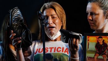 En una masiva manifestación, la madre de Lucas González pidió justicia por su hijo: Estoy muerta en vida
