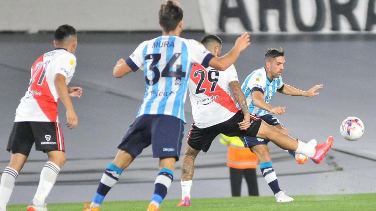 El Racing de Gago fue muy superior a River en el segundo tiempo.