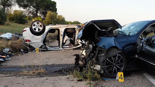 El drama de la familia al perder a sus tres hijitos en un trágico choque en la ruta: La madre intentó reanimarlos