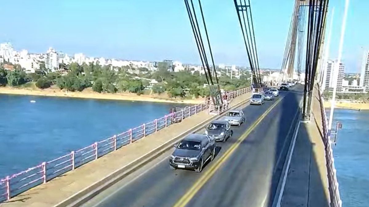 Una multitud pide justicia por Cecilia Strzyzowski en el Puente Chaco-Corrientes.