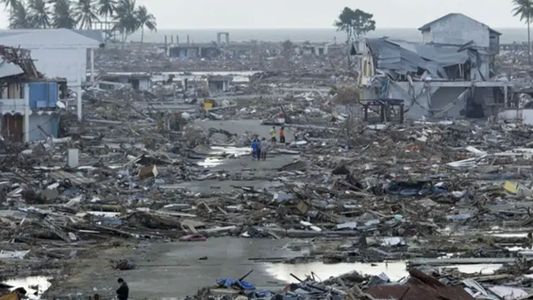 Video | Se cumplen 18 años del tsunami que mató a 200.000 personas en Tailandia