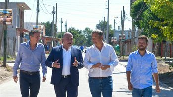 El jefe de Gabinete, Juan Manzur, recorre el conurbano junto al ministro de Obras Públicas, Gabriel Katopodis, el diputado Mariano Cascallares y el intendente de Almirante Brown, Juan Fabiani. Foto: Jefatura de Gabinete. El jefe de Gabinete, Juan Manzur, recorre el conurbano junto al ministro de Obras Públicas, Gabriel Katopodis, el diputado Mariano Cascallares y el intendente de Almirante Brown, Juan Fabiani. Foto: Jefatura de Gabinete.