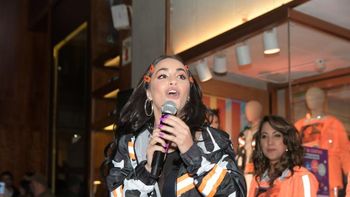 Lali presentó su nueva colección y revolucionó un reconocido shopping