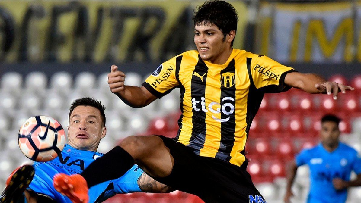 Quién es Robert Rojas, el central paraguayo que está a un paso de llegar a River
