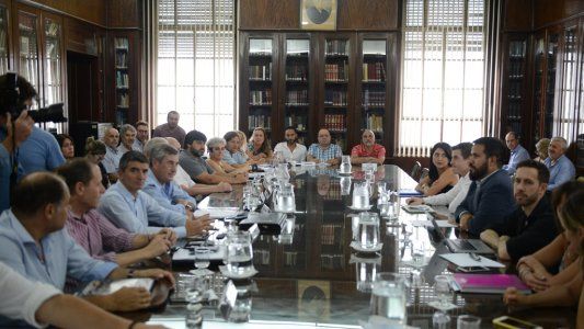 Paritarias: el gobierno bonaerense convocó a estatales y docentes para evaluar la situación de los salarios