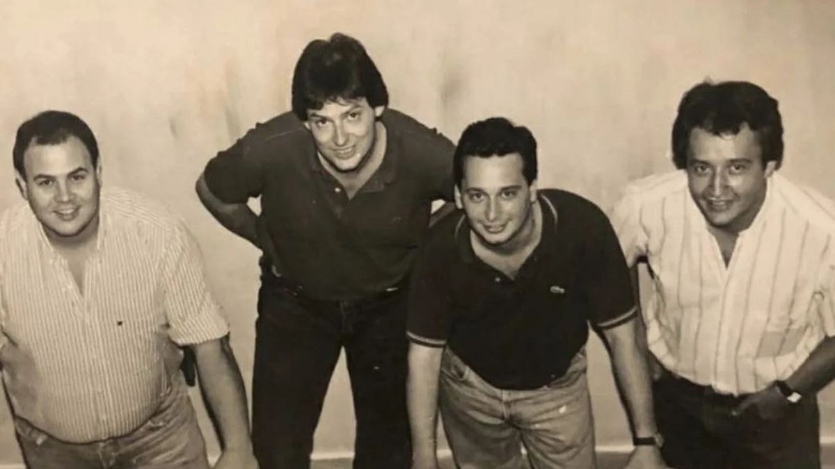 Gerardo Rozín junto a Pablo Feldman, Gabriel Pennise y Carlos Del Frade. Juntos ganaron el Martín Fierro de Radio al mejor programa periodístico del interior