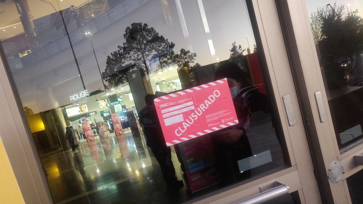 El Gobierno porteño clausuró el shopping DOT Baires (Foto: NA).