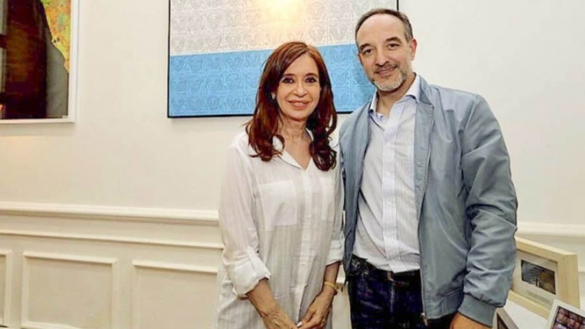Martín Doñate con Cristina Kirchner. (Foto: NA)