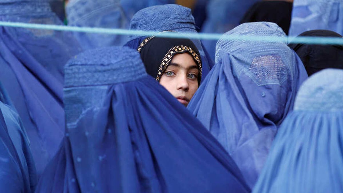 Los talibanes reimplantaron el uso del burka como vestimenta para las mujeres ( Foto: AP)
