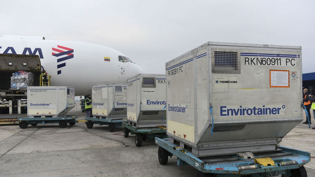 Con el nuevo cargamento de AstraZeneca, Argentina superó este lunes las 41 millones de vacunas recibidas (Foto: Telam)