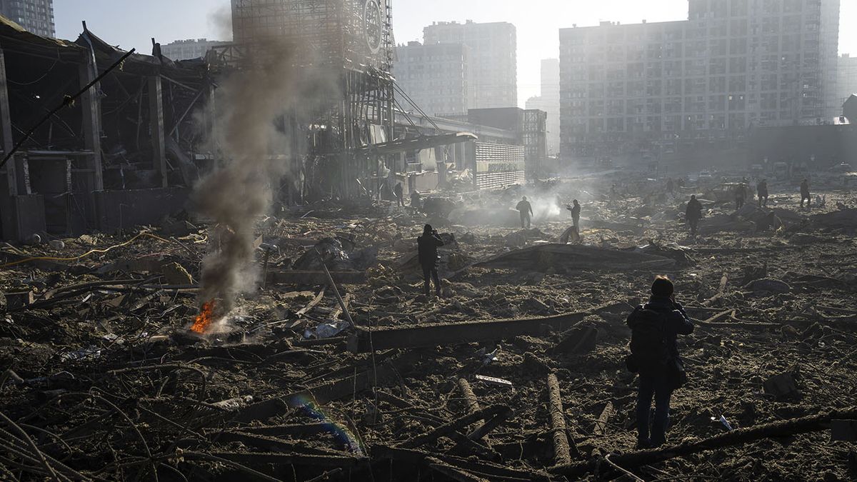 Ucrania acusó a Rusia de capturar a 15 rescatistas y conductores de un convoy humanitario. (Foto: AP)