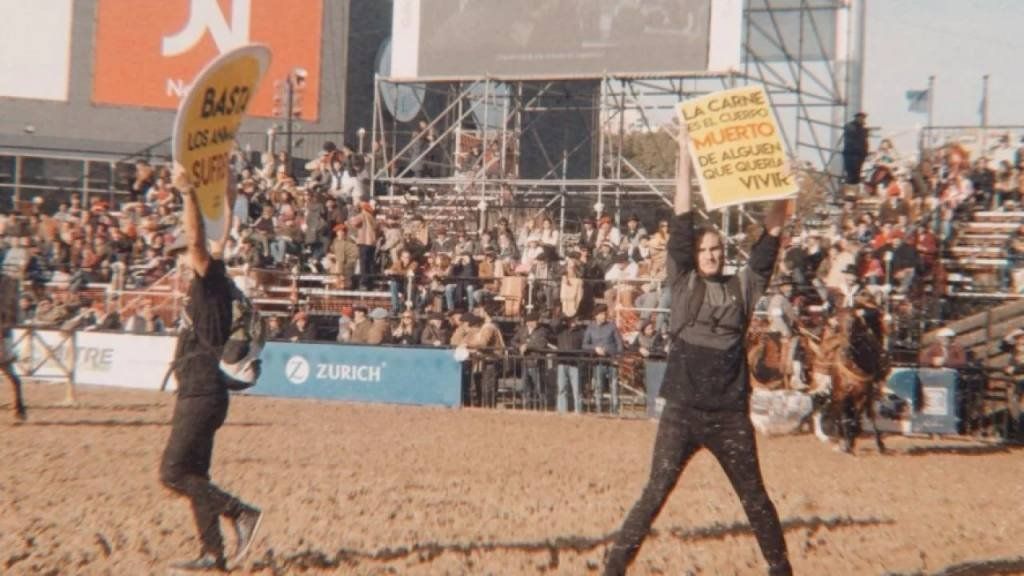 El director de exposiciones de la Rural reconoció que la expulsión de los militantes veganos con caballos fue lamentable