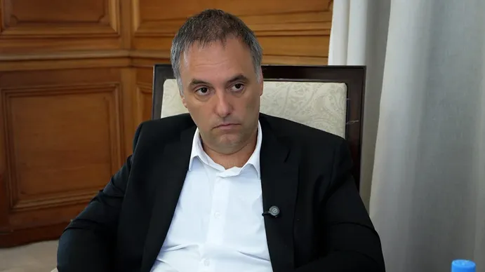 Manuel Adorni: Si pudiera volver atrás, evidentemente, mi mujer no se hubiera subido al avión