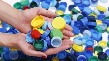 No tires las tapitas de tus botellas en casa porque tenés un tesoro para las sillas cómo se usan. (Foto: Archivo)