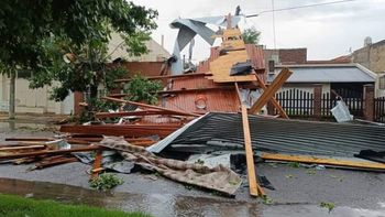 El intendente de Miramar, Sebastián Ianantuony, junto a personal de Defensa Civil, se encuentran trabajando en las zonas afectadas. (Foto: NA) El intendente de Miramar, Sebastián Ianantuony, junto a personal de Defensa Civil, se encuentran trabajando en las zonas afectadas. (Foto: NA)