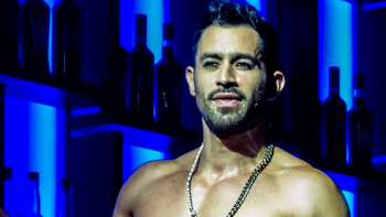 Qué argumento dio el actor de Sex que durante un vivo de Instagram se tocó las partes íntimas y generó gran repudio