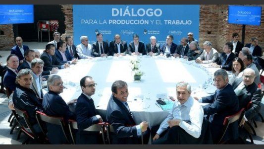 Los empresarios buscan evitar un desborde en las paritarias y se sientan a negociar con el Gobierno y los gremios