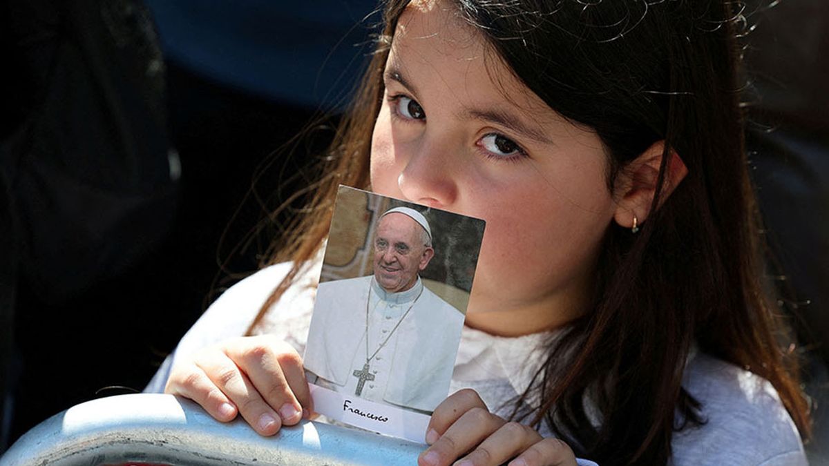 Argentinos en el Vaticano se muestran especialmente conmovidos. (Foto: Reuters) Argentinos en el Vaticano se muestran especialmente conmovidos. (Foto: Reuters)