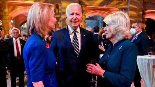El supuesto descuido flatulento de Biden que sorprendió a Camila Parker Bowles en la COP26