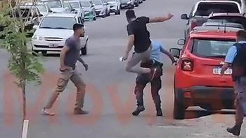El policía fue trasladado en calidad de «demorado» a la comisaría 1 de Neuquén capital (Foto: Rigo Castaño).
