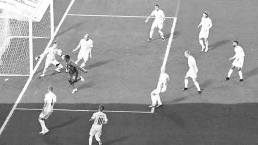 El golazo de taco de Batshuayi rodeado de nueve islandeses