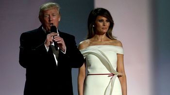 Este es el gesto que Melania hizo a espaldas de Donald Trump y que explotó en las redes sociales