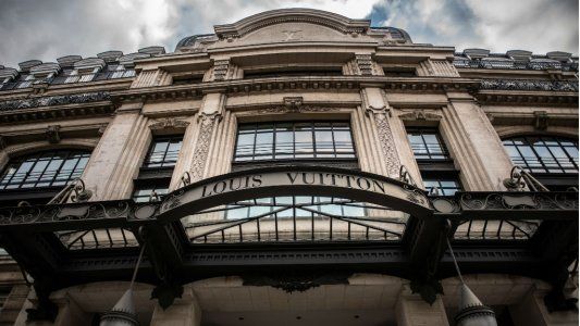 Louis Vuitton compró la lujosa joyería Tiffany & Co por 16.200 millones de dólares