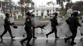 Argentina y otros países de la región atentos a la crisis institucional en Perú