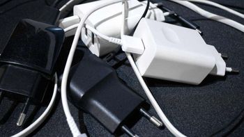 No tires los cargadores viejos en tu casa, tenés un valioso tesoro: para qué sirven. (Foto: Archivo)