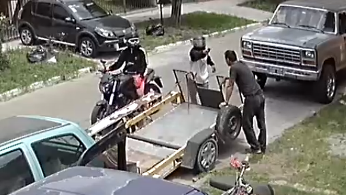 Video escalofriante: así balearon en la cabeza a un mecánico en Temperley. (Foto: captura de video)