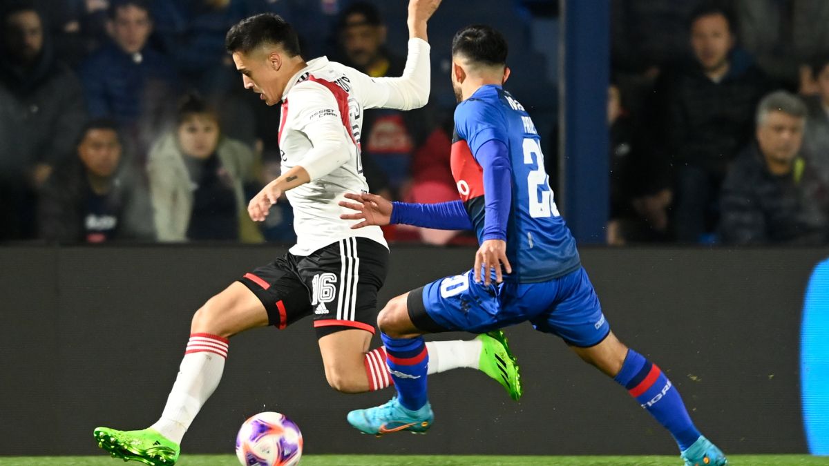 Pablo Solari es el mejor de River en el primer tiempo.