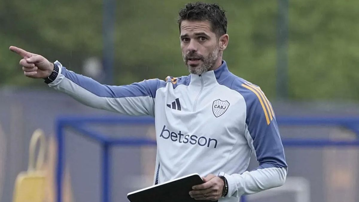 Dolor de cabeza para Gago: un titular de Boca se ausentó de la práctica