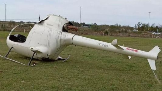 El dramático momento que un helicóptero se estrella a metros de la Autopista Buenos Aires-La Plata