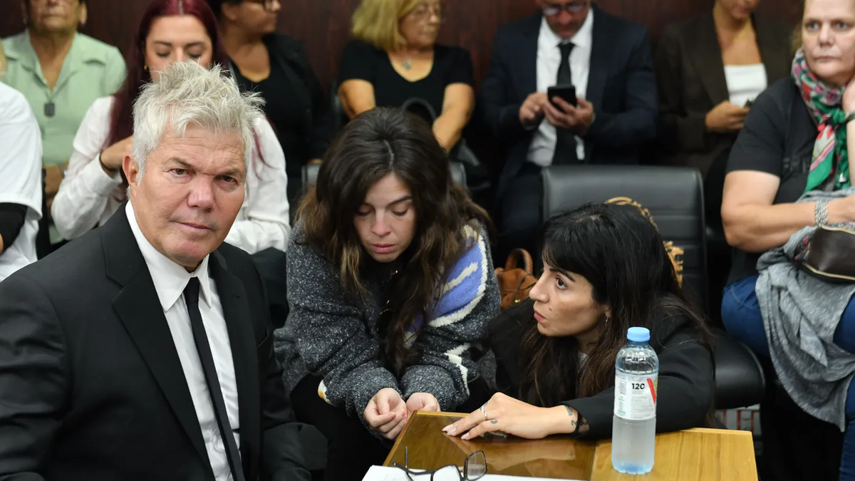Fernando Burlando pidi&oacute; medidas para proteger a las hijas de Maradona.&nbsp;