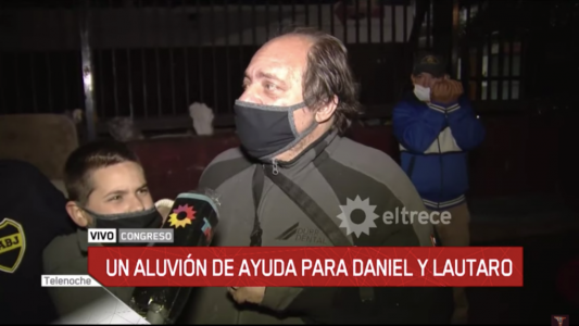 La cuarentena lo dejó sin trabajo y en la calle con su hijo: la emoción de Daniel y Lautaro tras recibir una avalancha de donaciones
