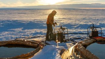 Antártida: Qué buscan dos misiones científicas que están investigando al mismo tiempo debajo del hielo permanente