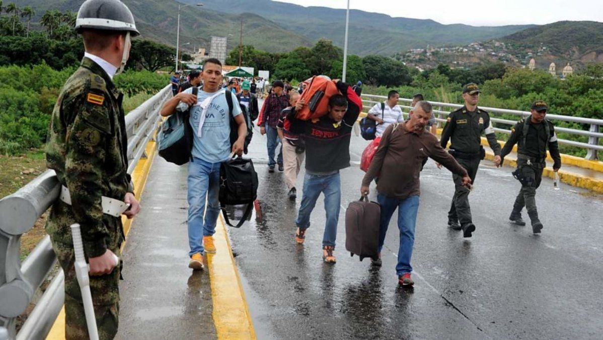 Maduro ordenó el cierre de los pasos fronterizos más importantes con Colombia