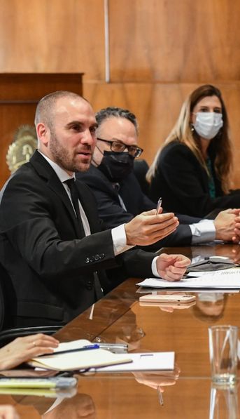 Guzmán anunció la eliminación de retenciones para las exportaciones de servicios