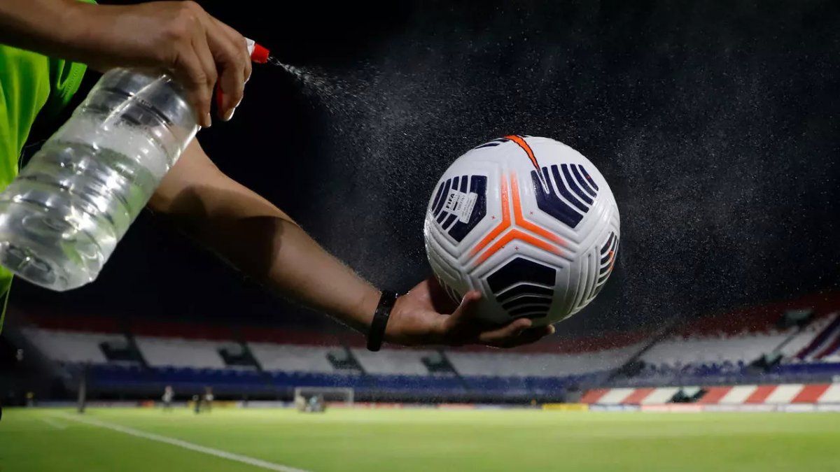 La CONMEBOL presentó un plan de vacunación para futbolistas que no fue aprobado por el Gobierno argentino.