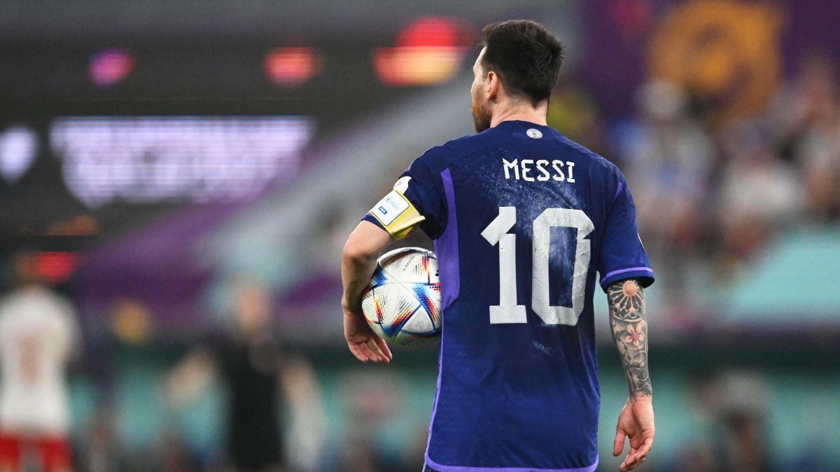 La pelota siempre al 10: Lionel Messi se sigue superando día a día. (Foto: Archivo)