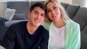 Escándalo total: Yesica Frías encontró in fraganti a Exequiel Palacios con su amante en el sillón de su casa