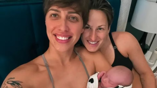 Su exmarido le donó esperma para que ella pudiera tener un hijo con su novia