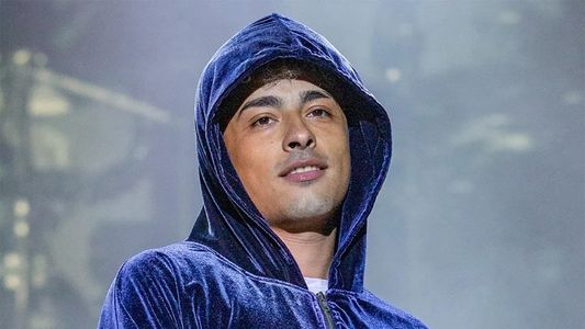 El video del accidente de Trueno en pleno show en España: se tiró al público y nadie lo atajó