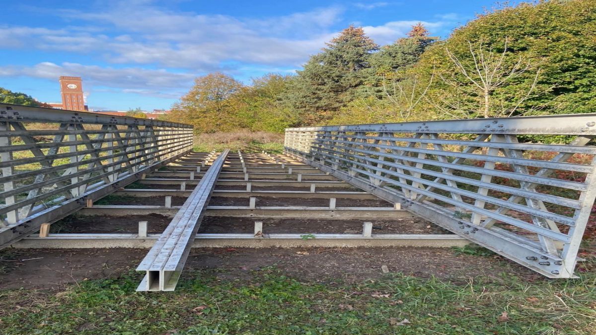 El 3 de noviembre las planchas de la cubierta del puente fueron robadas