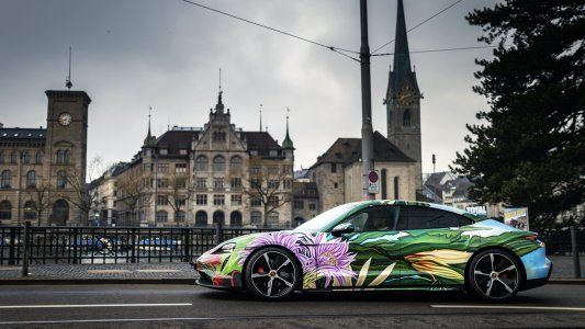 El Porsche Taycan Artcar fue subastado por 200.000 dólares